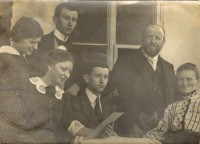 /album/plukovnik-jezdectva-miroslav-broz-1892/brozovi-1913-my-a-jpg2/